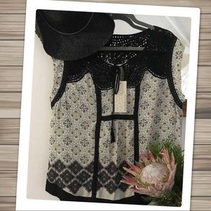 NWT Boho Floral Crochet Detail Cap Sleeve Blouse!